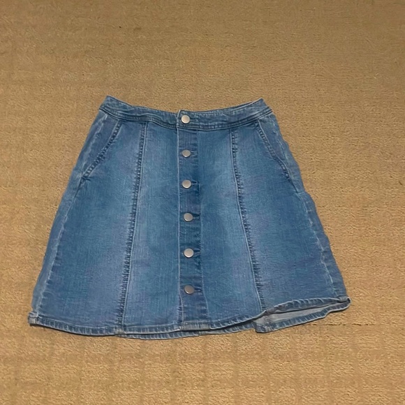Dresses & Skirts - SIZE 4 DENIM MINI SKIRT 💕